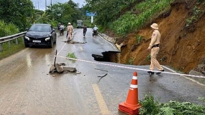 Lai Chau : De fortes pluies prolongées provoquent de graves glissements de terrain sur la route nationale 4D
