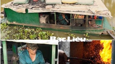 Lò rèn đỏ lửa trên những dòng sông