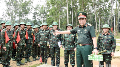 Thượng tướng Phùng Sĩ Tấn kiểm tra công tác huấn luyện chiến sĩ mới tại Lữ đoàn 144