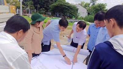 Chủ tịch UBND huyện Phú Tân kiểm tra tiến độ thi công các công trình trọng điểm