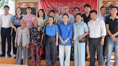 Lớp truyền dạy nghệ thuật trình diễn hò bả trạo