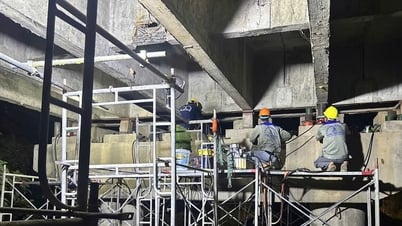 Taking advantage of the night to repair Phong Thu bridge
