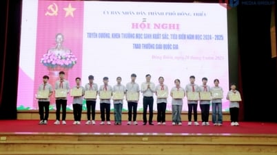 Dong Trieu : Hommage aux excellents élèves de l'année scolaire 2024-2025