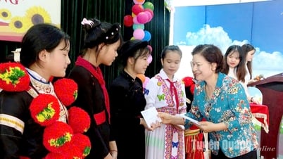 Provincial Association for Promotion of Education awarded 39 scholarships to students in difficult circumstances.