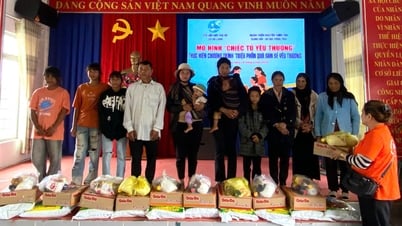 Ấm áp tình người với chương trình Triệu phần quà san sẻ yêu thương