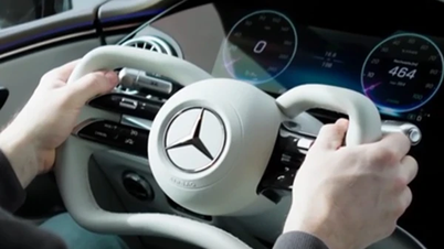 テスラ風のステアリングホイールがメルセデス・ベンツの高級車に近々搭載される