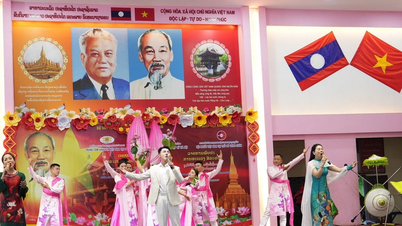 การแสดงศิลปะ “คุณคือความศรัทธาแห่งชัยชนะ” ในประเทศลาว