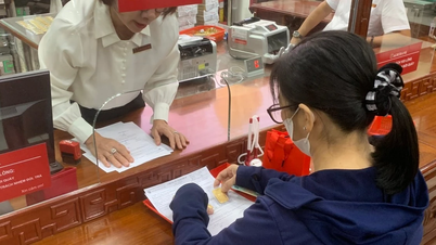 នៅ​រសៀល​ថ្ងៃ​ទី​២១ ឧសភា តម្លៃ​ដុំ​មាស​ឡើង​ដល់​១២១​លាន​ដុង​ក្នុង​មួយ​តម្លឹង ។