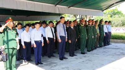 Burial of 17 remains of Vietnamese volunteer soldiers and experts who died in Laos