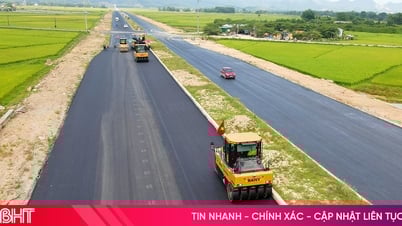 Thảm nhựa tuyến đường 575 tỷ kết nối TP Hà Tĩnh với cao tốc