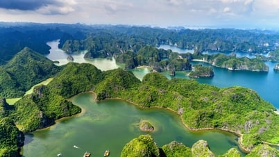 Ngắm Di sản Thiên nhiên thế giới vịnh Hạ Long từ trên cao