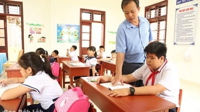 "Gieo chữ" giữa trùng khơi