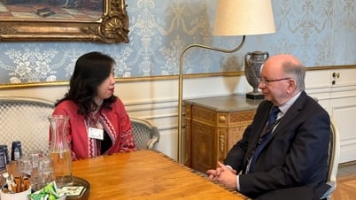 La vice-ministre Le Thi Thu Hang visite et travaille en Suède