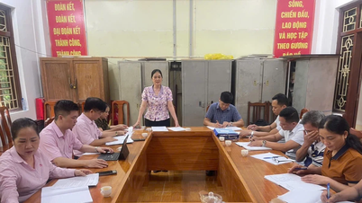 តំណាងក្រុមប្រឹក្សាភិបាល - ធនាគារគោលនយោបាយសង្គមនៃខេត្ត Bac Kan បានធ្វើការនៅស្រុក Bach Thong