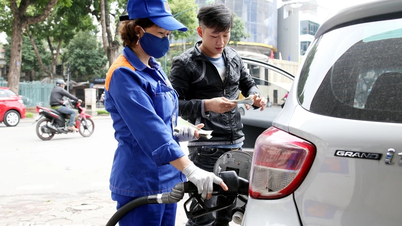 Les prix de l'essence sont en baisse, le prix du RON95-III est à 19 500 VND
