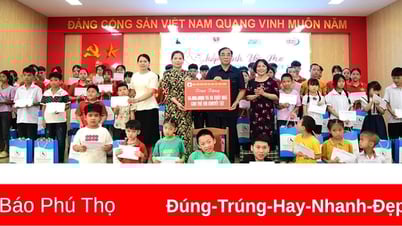 ផ្តល់អំណោយដល់សិស្សពិការក្នុងស្ថានភាពលំបាក