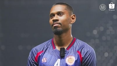 하노이 경찰 축구 클럽의 수비수 중 처음으로 국가대표팀에 차출된 사람은 누구입니까?