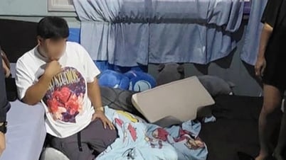 Nhặt thẻ tín dụng của khách, tài xế đi quanh thành phố rút tiền 14 lần