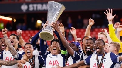 بعد هزيمة مانشستر يونايتد، توتنهام يفوز بالدوري الأوروبي