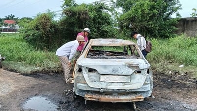Xe ô tô bất ngờ bốc cháy trên Quốc lộ Nam sông Hậu