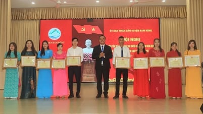 Đam Rông: Tuyên dương học sinh xuất sắc và điển hình tiên tiến