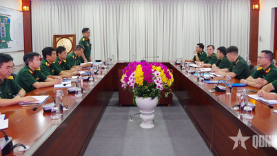 Học viện Biên phòng tham quan, trao đổi kinh nghiệm chuyển đổi số tại Trường Sĩ quan Thông tin