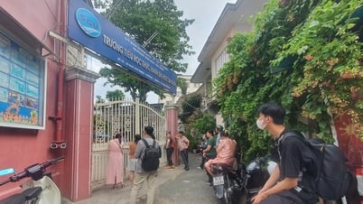 Trường 'nóng' của TP.HCM hết cảnh xếp hàng xuyên đêm mua hồ sơ vào lớp 1