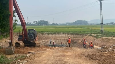 L'acheminement de l'eau par la montagne Dong Tram « ravive » la terre « assoiffée » de Nghi Van