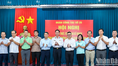 [Foto] Treffen der Pressedelegation zum Besuch von Truong Sa und der DK1-Plattform