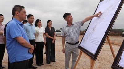 Lãnh đạo UBND tỉnh kiểm tra tình hình thực hiện các khu, cụm công nghiệp tại huyện Hữu Lũng - Báo và Đài Phát thanh Truyền hình Lạng Sơn
