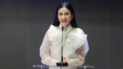 Hành động bất ngờ ghi điểm của Ý Nhi tại Miss World