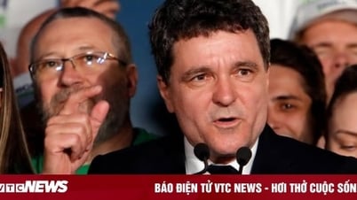 Docteur en mathématiques, il a obtenu deux fois la note parfaite aux Jeux olympiques et est devenu président