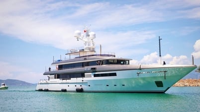 Le premier superyacht accoste à la marina internationale de Nha Trang