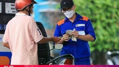 Giá xăng giảm về sát 19.500 đồng