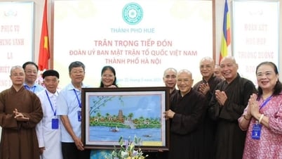 Đoàn đại biểu Mặt trận Tổ quốc Việt Nam TP Hà Nội thăm các tổ chức tôn giáo tại Huế