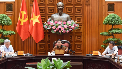[Foto] Premierminister Pham Minh Chinh leitet die Sitzung zum Resolutionsentwurf der Nationalversammlung zum internationalen Finanzzentrum in Vietnam