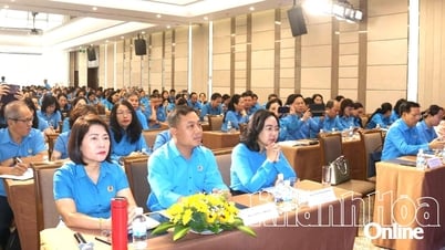 베트남 노동총연맹: 전국적으로 선전 및 여성 업무에 종사하는 약 200명의 간부를 위한 역량 강화 교육