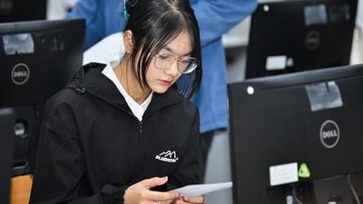 첫 번째 대학은 벤치마크 점수를 변환하는 계획을 발표했습니다.