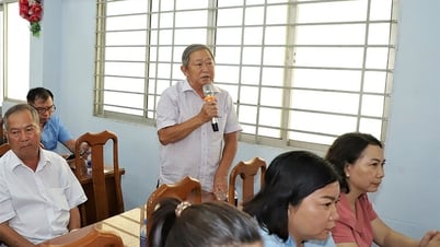Delegierte der Volksräte der Provinzen und Städte. Long Xuyen trifft Wähler der Bezirke Binh Khanh und Binh Duc sowie der Gemeinde My Khanh