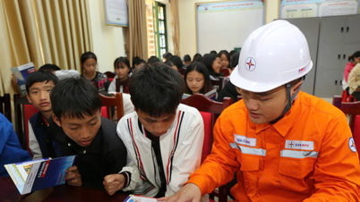 Tuyên truyền an toàn điện tại Trường Tiểu học và Trung học cơ sở Nàn Sín
