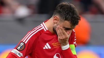 مانشستر يونايتد يعرض تشكيلته بالكامل للبيع بعد الهزيمة المريرة في الدوري الأوروبي