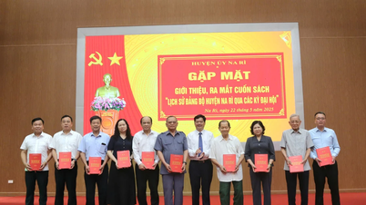 Giới thiệu, ra mắt cuốn sách “Lịch sử Đảng bộ huyện Na Rì qua các kỳ đại hội”