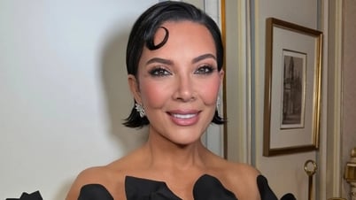 キム・カーダシアンの母親は25歳年下の娘と同じくらい若くて美しい