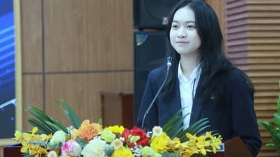 Học sinh tiêu biểu của Hà Nội tri ân cha mẹ, thầy cô