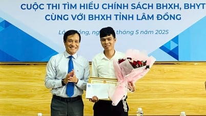 ពិធីប្រគល់រង្វាន់នៃការប្រកួតប្រជែងដើម្បីស្វែងយល់អំពីគោលនយោបាយធានារ៉ាប់រងសង្គម និងធានារ៉ាប់រងសុខភាព