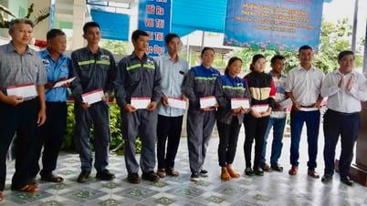 Health check-up and gift giving for more than 220 union members and workers