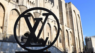 Louis Vuitton apporte la mode de luxe au patrimoine français