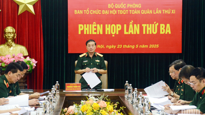 Truong Thien To 중장이 제11차 전국 군사 모방 대회 조직위원회 회의를 주재했습니다.