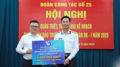 Đoàn công tác báo chí đi thăm quần đảo Trường Sa và nhà giàn DK1