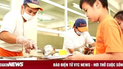 ハノイ、学生への無料昼食を研究